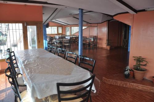Un restaurante o sitio para comer en Hotel Prestige