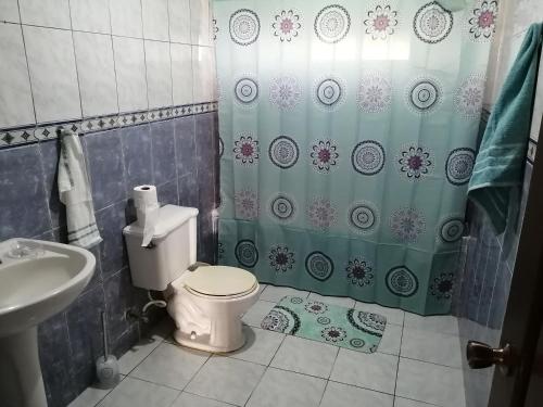 ห้องน้ำของ Appartamento Isabelita los tres ojos Santo Domingo este