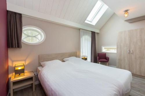 Postel nebo postele na pokoji v ubytování Vakantiewoning - Noordweg 56a Oostkapelle Comfort 4 personen