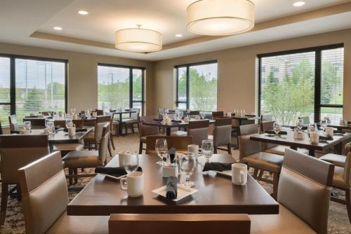 Gallery image of Holiday Inn Chicago Schaumburg by IHG in Schaumburg