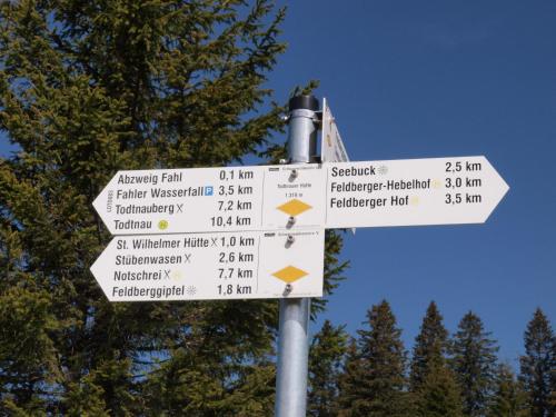 Grüner Baum Naturparkhotel & Schwarzwald-Restaurantに飾ってある許可証、賞状、看板またはその他の書類