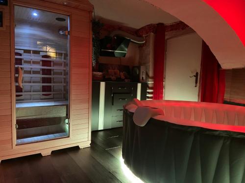 a room with a bar with a red bench in it at Gasthaus Luggwirt in Gnesau
