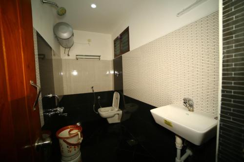 Vonios kambarys apgyvendinimo įstaigoje Arudhra Residency