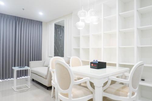 Χώρος καθιστικού στο Spacious 1BR Apartment at Praxis By Travelio