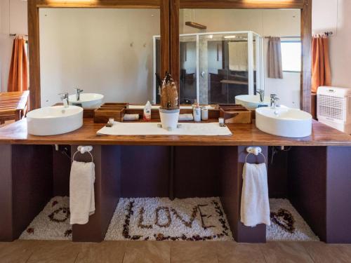Koupelna v ubytování Africa Awaits Lodge & Safaris