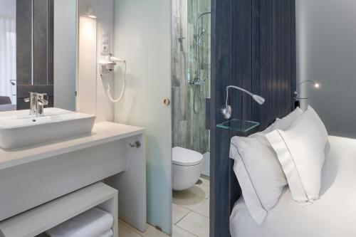 Koupelna v ubytování B&B HOTEL Madrid Centro Fuencarral 52