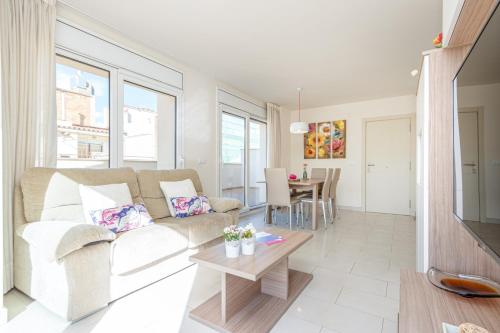 Apart-rent Penthouse Francesc Macia 2000 cerca de la playa y WIFI