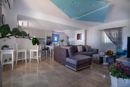 Et opholdsområde på Sunrise Apartment Santorini
