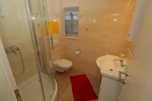 Ένα μπάνιο στο Holiday house with private pool Mokalo