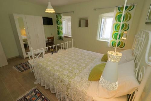 Ένα ή περισσότερα κρεβάτια σε δωμάτιο στο Holiday house with private pool Mokalo
