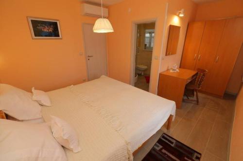 Ένα ή περισσότερα κρεβάτια σε δωμάτιο στο Holiday house with private pool Mokalo