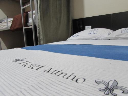 Postel nebo postele na pokoji v ubytování Hotel Minho - Próximo 25 de Março Brás e Bom Retiro e Hospital Pérola Byington "Garanta já a sua Reserva"