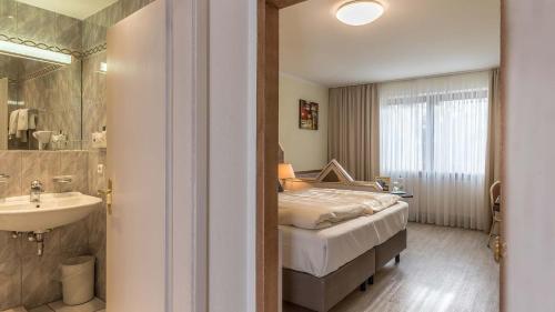 Ein Bett oder Betten in einem Zimmer der Unterkunft Hotel am Schlosspark