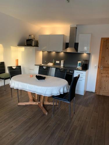 Kuchyň nebo kuchyňský kout v ubytování Ferienwohnung_25