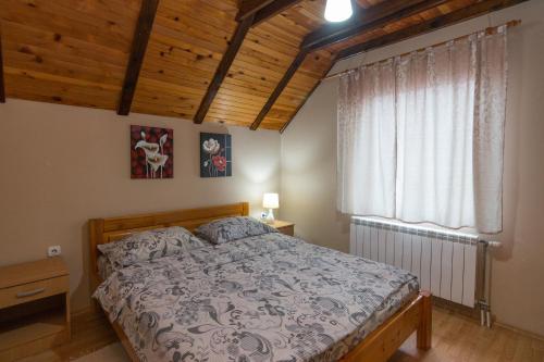 Postel nebo postele na pokoji v ubytování Apartments Andrić