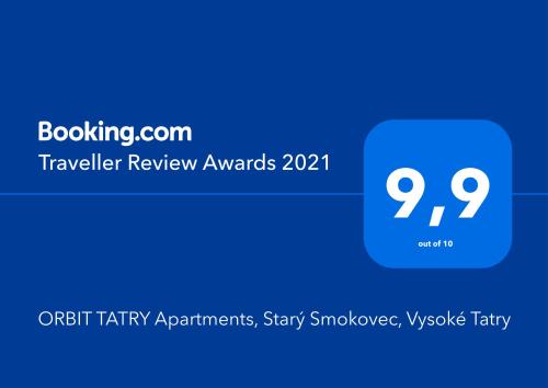 une boîte bleue avec les mots “Travel remorque review awards” dans l'établissement ORBIT TATRY Apartments, Starý Smokovec, Vysoké Tatry, à Starý Smokovec