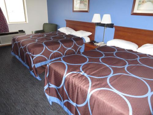 Katil atau katil-katil dalam bilik di Super 8 by Wyndham Monmouth IL