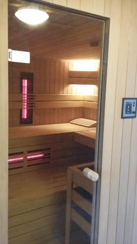 ダンメにあるVilla with heated swimming pool, sauna and gardenのギャラリーの写真