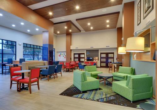 Ruang duduk di Holiday Inn Express & Suites - Austin - Round Rock by IHG