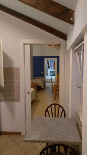 a kitchen and dining room with a table and chairs at Residence Al Granzo in Trieste