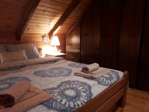 Un pat sau paturi într-o cameră la Lodge House Tara