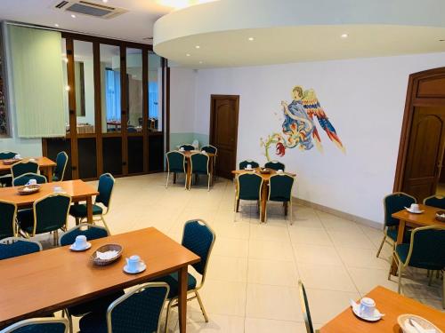 Ресторан / где поесть в Matejko Hotel