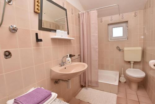 Koupelna v ubytování Apartments Vinko