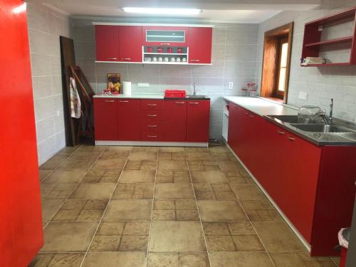 Una cocina o cocineta en Salaš Gnijezdo