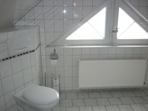 Ванная комната в Pension Dachgeschosswohnung