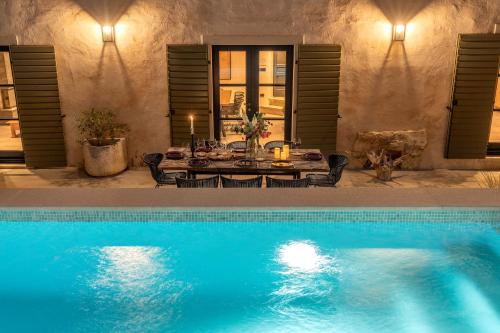 Bazén v ubytování Villa Elena by Rent Istria nebo v jeho okolí