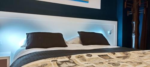 a bedroom with a large bed with blue walls at Casa Lady in Garda