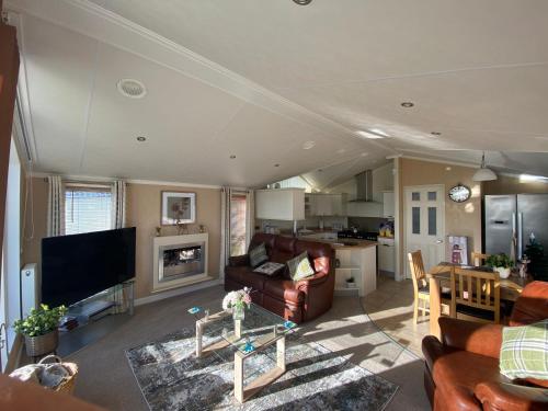 Gallery image of Hot Tub Lodge with Panoramic Views & Free Golf in Swarland