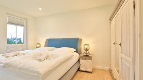 En eller flere senge i et værelse på Strandhaus Zingst Apartment 13