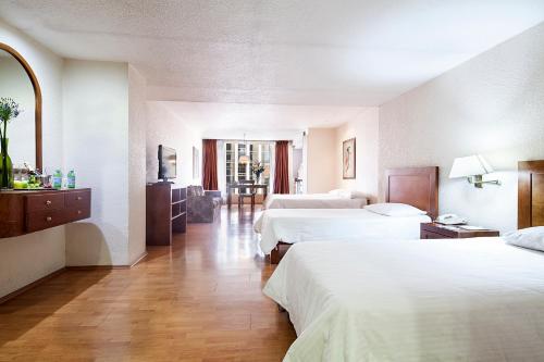 Gallery image of Exe Suites San Marino in Mexico City