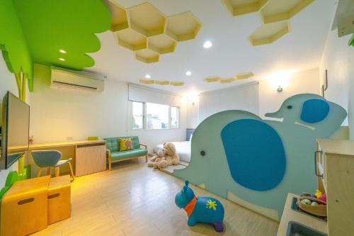 a childs bedroom with a elephant mural on the ceiling at Playful Paradise in Dongshan