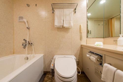 A bathroom at Okura Act City Hamamatsu