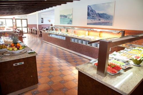 Makanan di atau berdekatan hotel