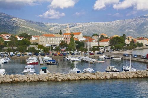 Gallery image of Villa Vrebac Badem on the Peljesac peninsula in Orebić