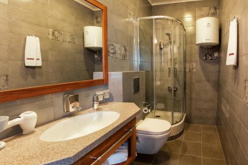 Ένα μπάνιο στο Twin Apart Hotel