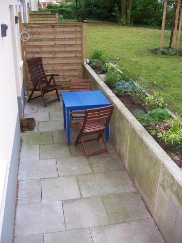 a blue table and two chairs on a patio at DARZ GästeZimmer in Hamburg