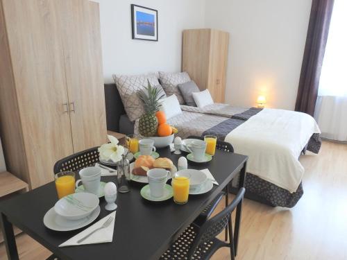 Posteľ alebo postele v izbe v ubytovaní Apartments CITY Stadion