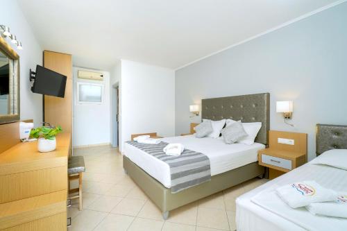 Gallery image of Sunny Hotel Thassos in Chrysi Ammoudia