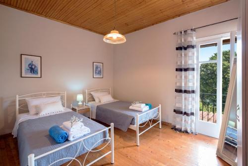 Кровать или кровати в номере Pado's House, Valanio Corfu