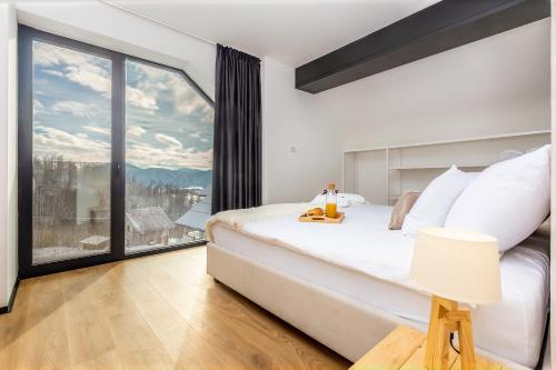 Posteľ alebo postele v izbe v ubytovaní Zerm Holiday House with pool, jacuzzi & sauna - Gorski kotar