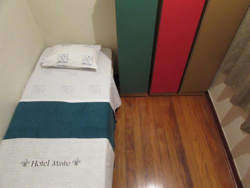 Postel nebo postele na pokoji v ubytování Hotel Minho - Próximo 25 de Março Brás e Bom Retiro e Hospital Pérola Byington "Garanta já a sua Reserva"