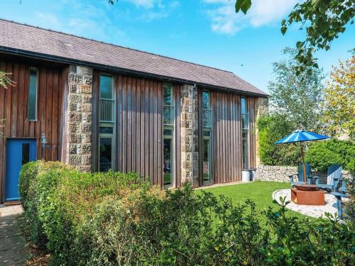 The building where the vacation home is located 