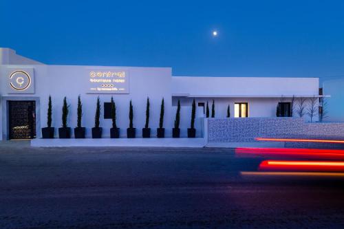 Afbeelding uit fotogalerij van Central Boutique Hotel by naoussa hills adults only in Naousa