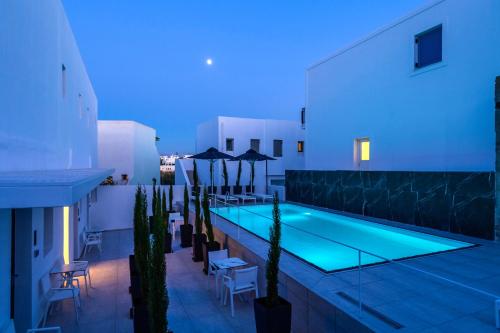 Πισίνα στο ή κοντά στο Central Boutique Hotel by naoussa hills adults only