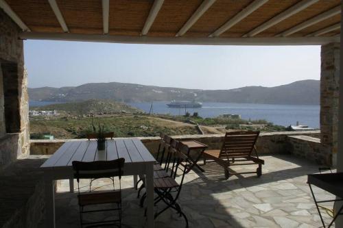 Gallery image of Chez Semiramis The Summer Breeze House 5'min from the beach in Serifos Chora