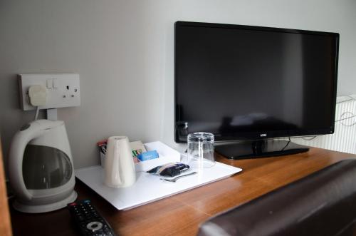 TV a/nebo společenská místnost v ubytování The Lemonfield Hotel